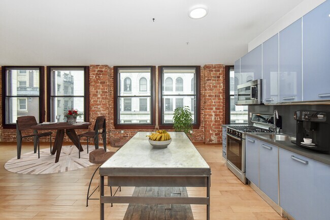 Building Photo - 460 S Spring St
