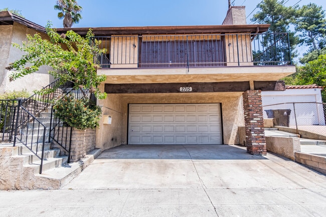 Building Photo - 2715 Las Flores Dr