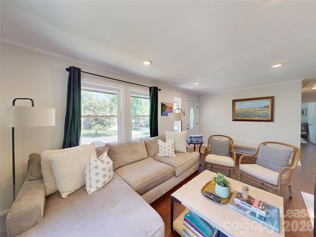 Foto del edificio - 640 Manhasset Rd