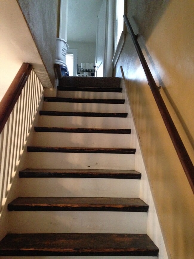 Building Photo - 147 James Ave