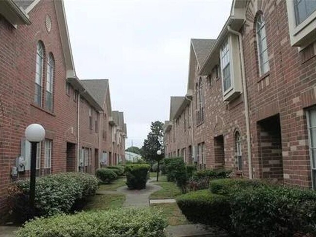 Foto del edificio - Charming 3 Bed 2.5 Bath Townhome