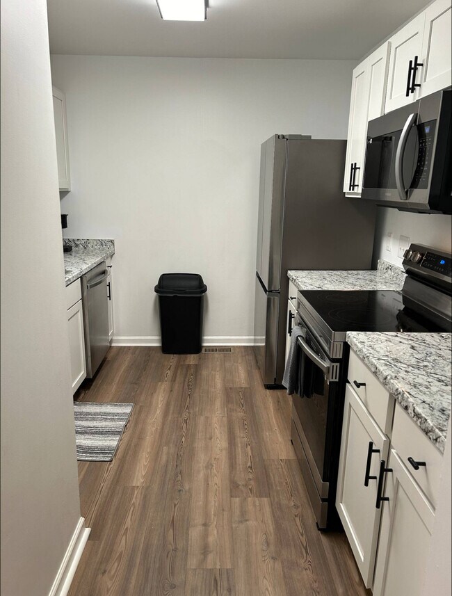 Foto del edificio - Room in Duplex on Albemarle Rd