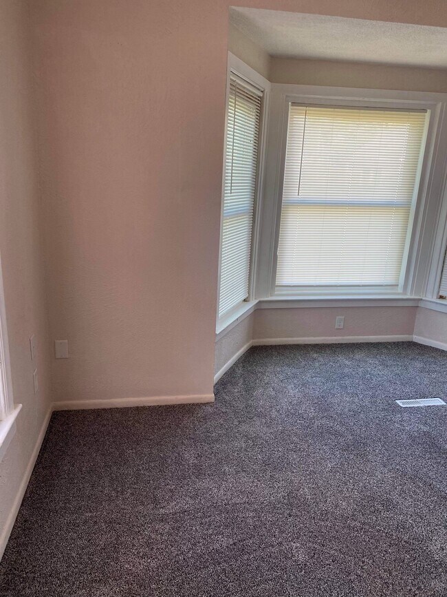 Building Photo - 1838 J Ave NE