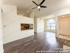 Foto del edificio - 9704 Valley Crest