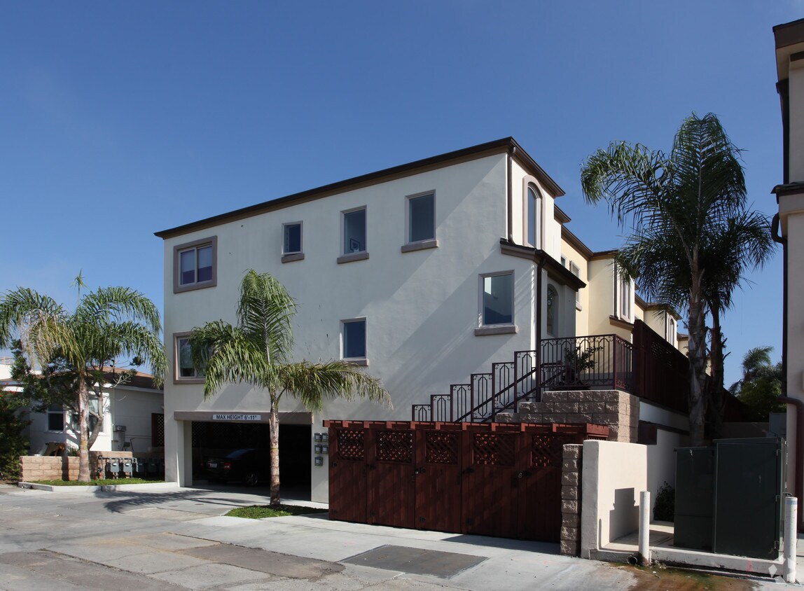 Primary Photo - 7536 Draper Ave
