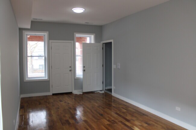 Foto del edificio - 1533 S Ridgeway Ave