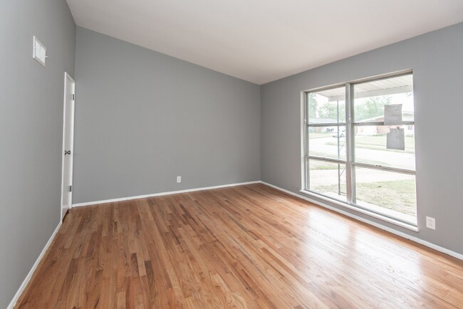 Building Photo - 1035 St Anthony Ln