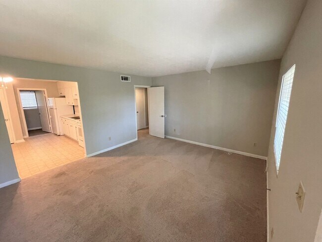 Foto del edificio - 17 Oak Dr