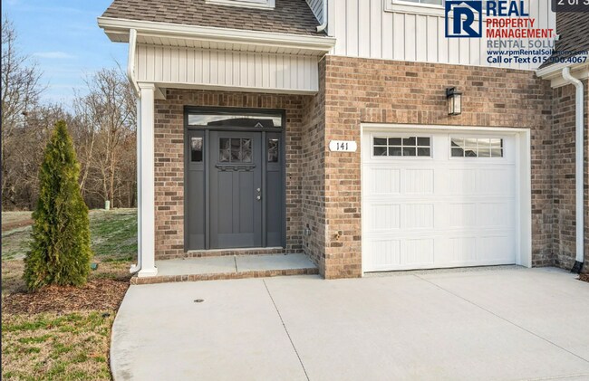 Building Photo - BRAND-NEW Stunning END-unit townhome in Manchester, attached garage!