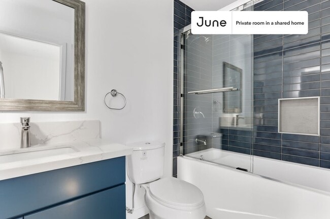 Foto del edificio - Room in Shared 5 bed/7 bath home