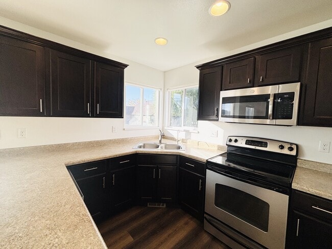 Building Photo - 1094 1825 W