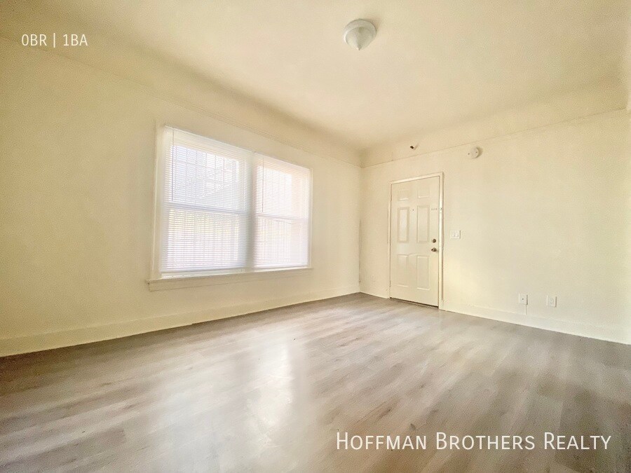 Primary Photo - 432 S New Hampshire Ave Los Angeles, CA 90020