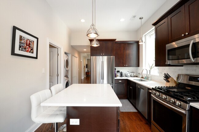 Foto del edificio - 1545 N Claremont Ave