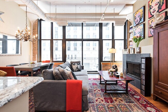 Building Photo - 333 W Hubbard St