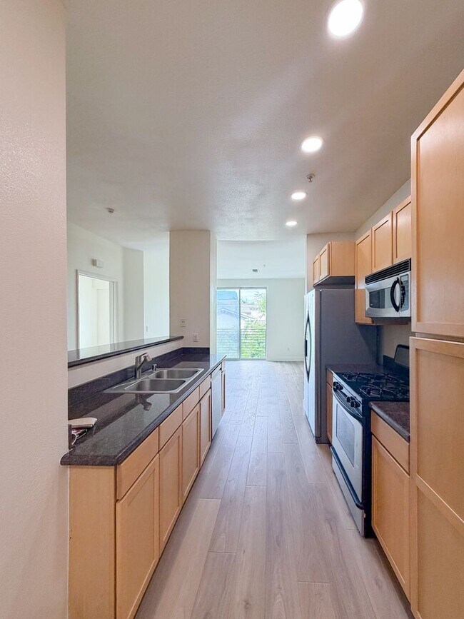 Building Photo - Beautiful 1 bd 1 ba in Playa Vista