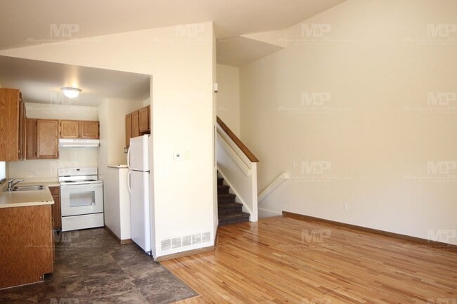 Building Photo - 520 S Howes St