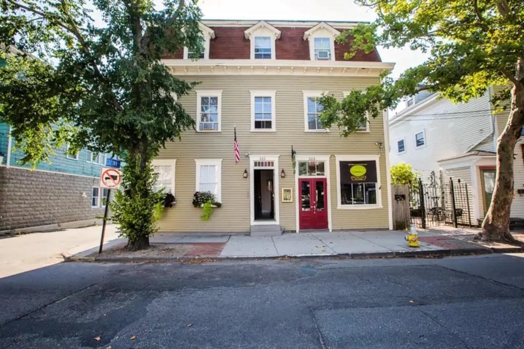 Primary Photo - 525 Thames St