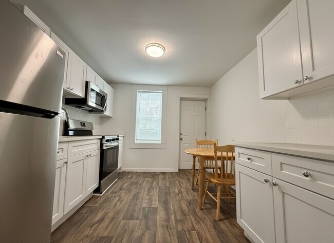 Building Photo - Spacious 3BR Home in Point Breeze Near Parks & Broad Street