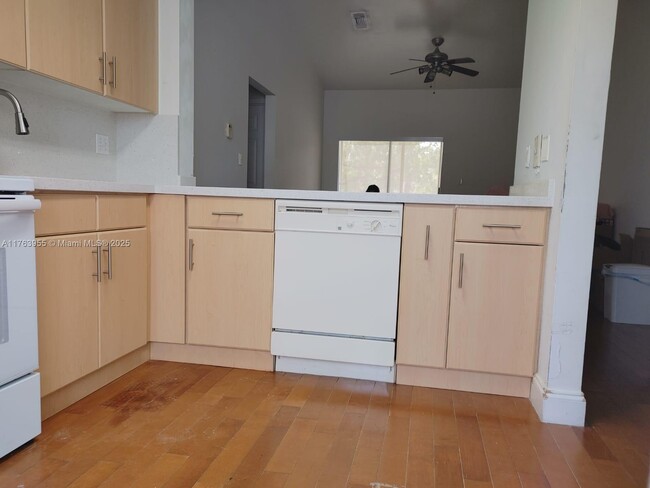 Foto del edificio - 2240 SW 80th Terrace
