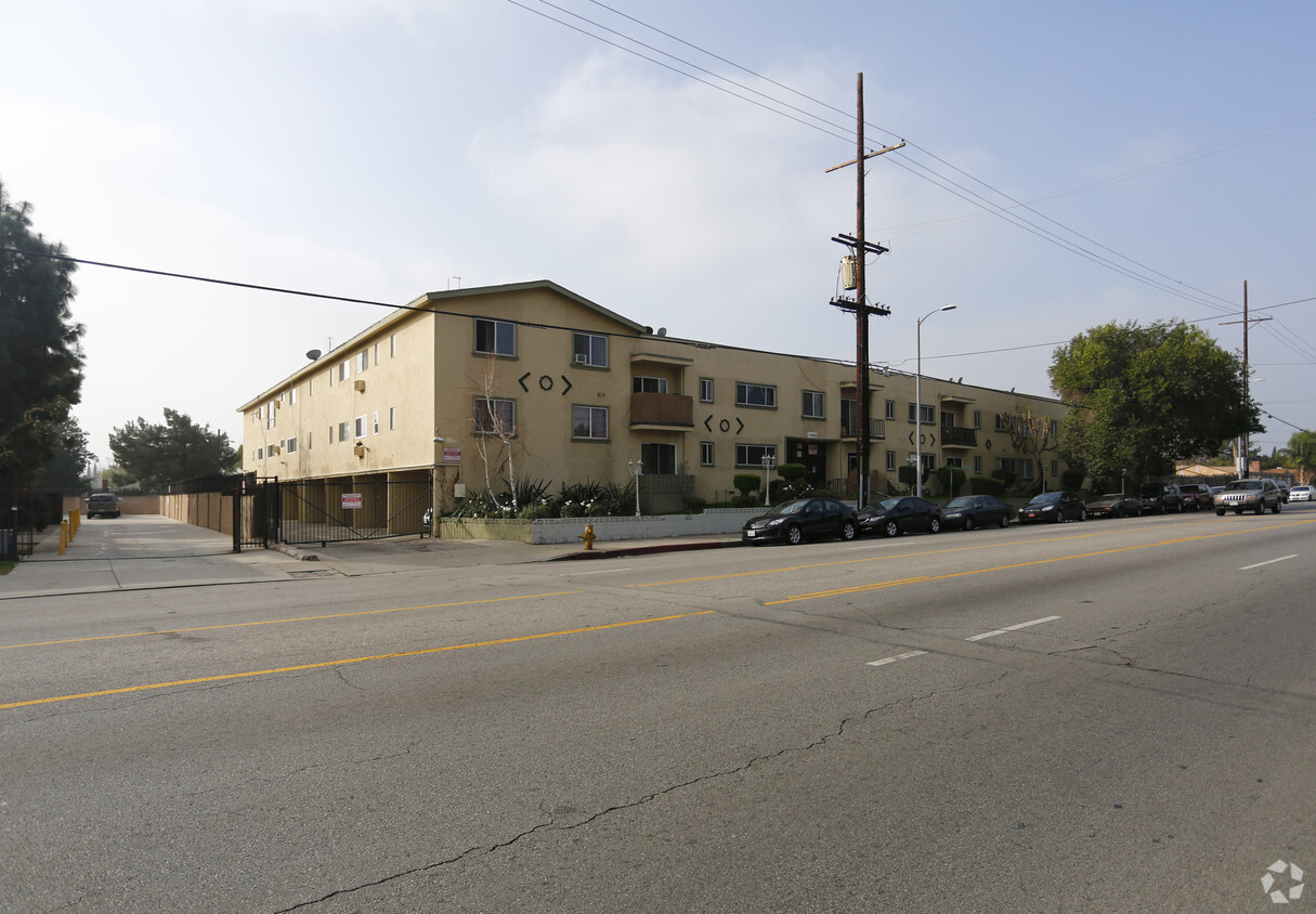 Primary Photo - 14656 Saticoy St