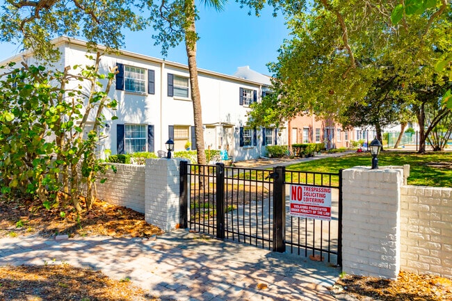 Hampton Court Condos