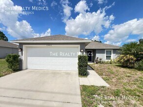 Building Photo - 1902 Laredo Dr