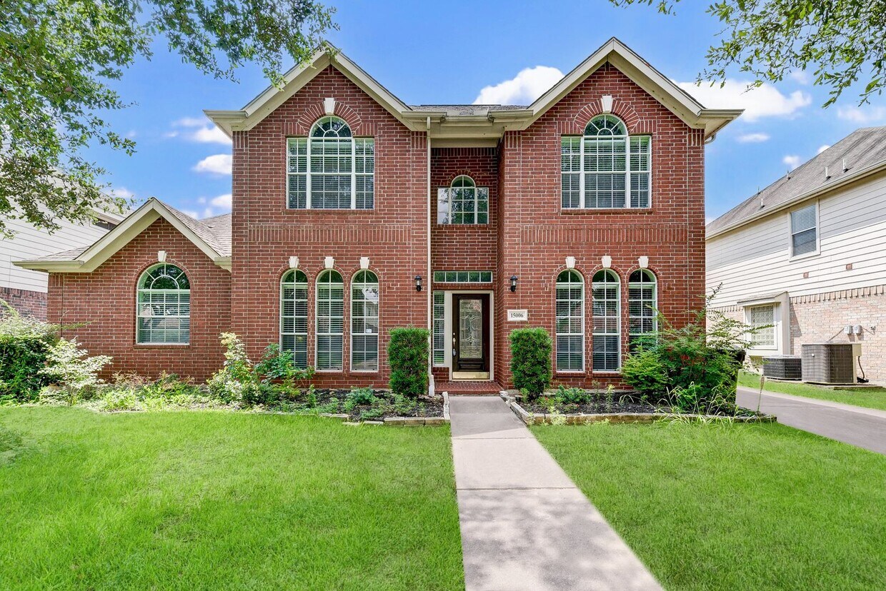 Beautiful 4 bedroom 2.5 bathroom with mass... - Beautiful 4 bedroom 2.5 bathroom with mass...