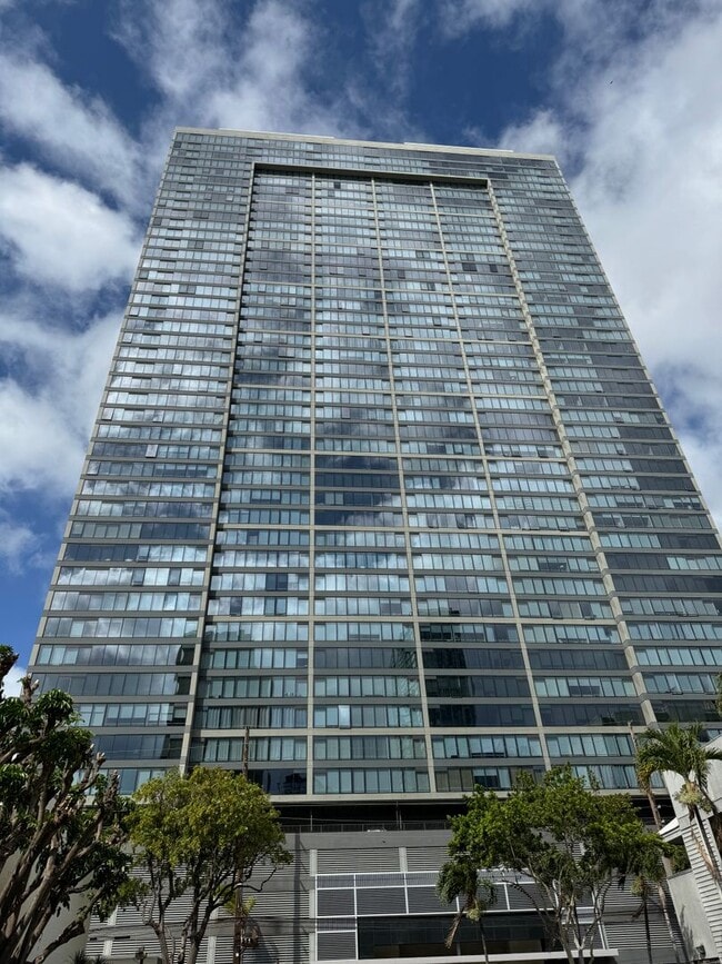 Building Photo - Pacifica Honolulu, 2 bdrm, 2 bath, 2 cover...
