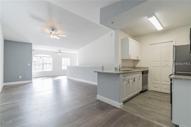 Building Photo - 4352 S Kirkman Rd