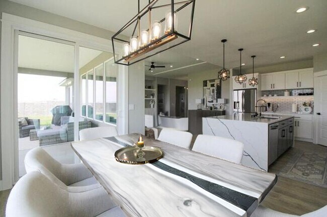 Foto del edificio - Move in ready luxury home!