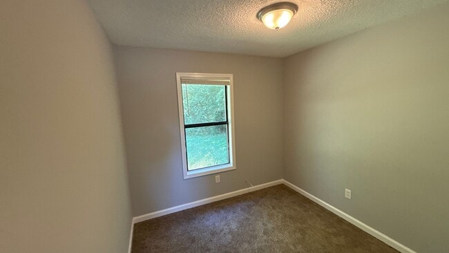 Foto del edificio - 80 Otsego Dr