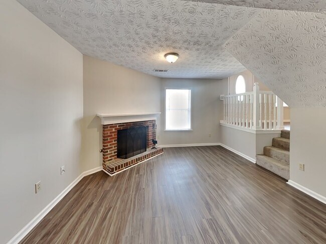 Foto del edificio - 6156 Raleigh Oaks Ct