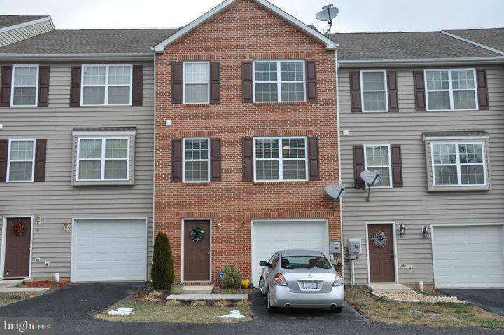 Primary Photo - 19 Pulpit Ln