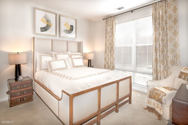 Foto del edificio - 100 Acorn Park Dr
