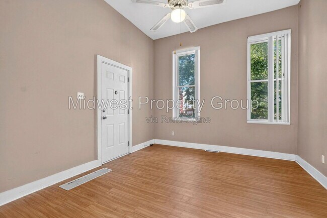 Foto del edificio - 3241 S Jefferson Ave