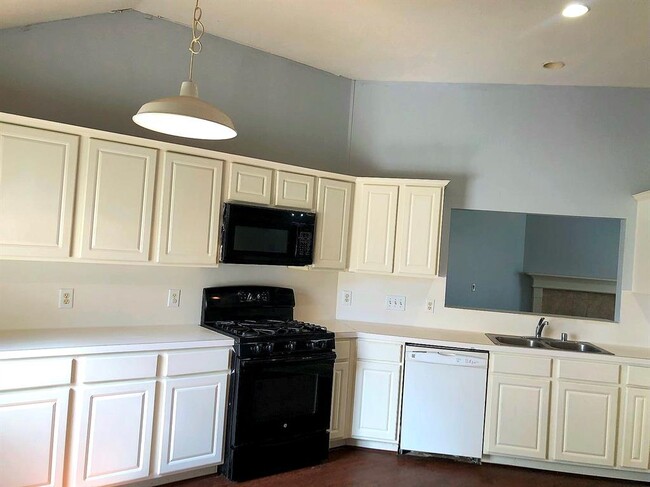 Building Photo - 1111 Bluestone Dr