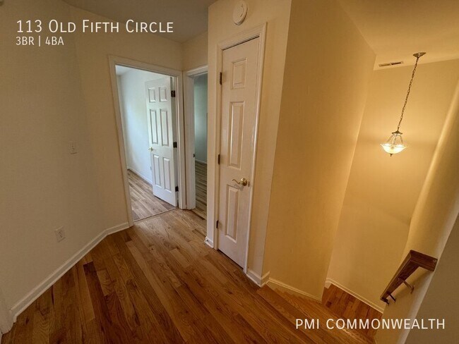 Foto del edificio - 113 Old Fifth Cir