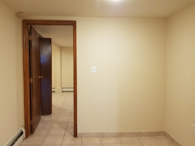 Building Photo - 959 Boulevard E