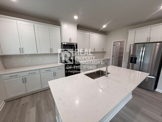 Foto del edificio - 2262 Cherry Ln