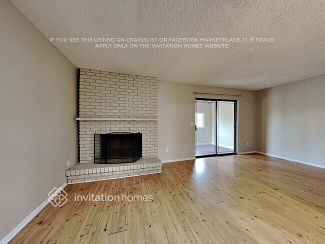 Building Photo - 2802 W Vista Ave