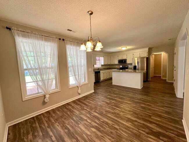 Foto del edificio - Williamsburg Subdivision!