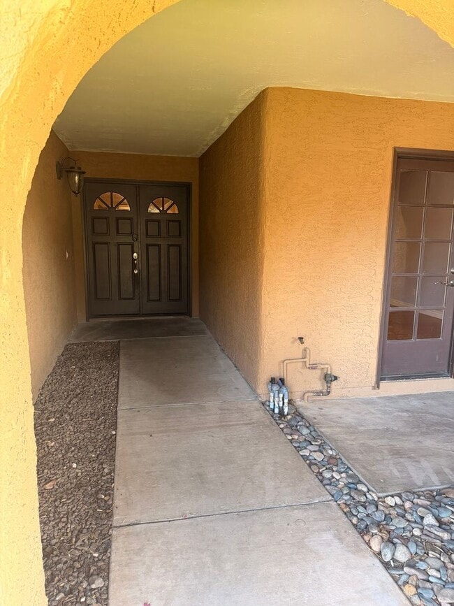 Building Photo - 7850 E Granada Rd