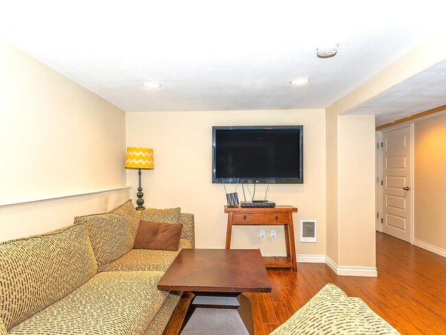Foto del edificio - 2160 NW Everett Street ~ Downstairs Unit i...