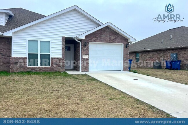 Building Photo - 3 Bedroom Townhome In Carl Junction!
