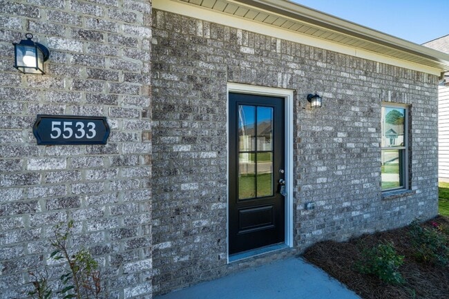 Foto del edificio - 5533 Blue Jay Cir