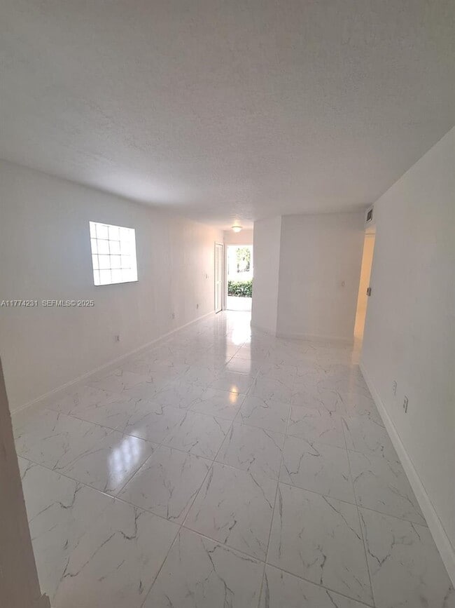 Building Photo - 2931 SE 13th Rd