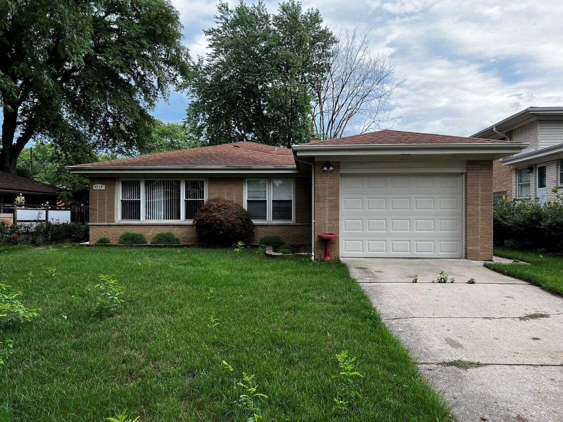 9219 Major Ave, Morton Grove, IL 60053 - House Rental in Morton Grove ...