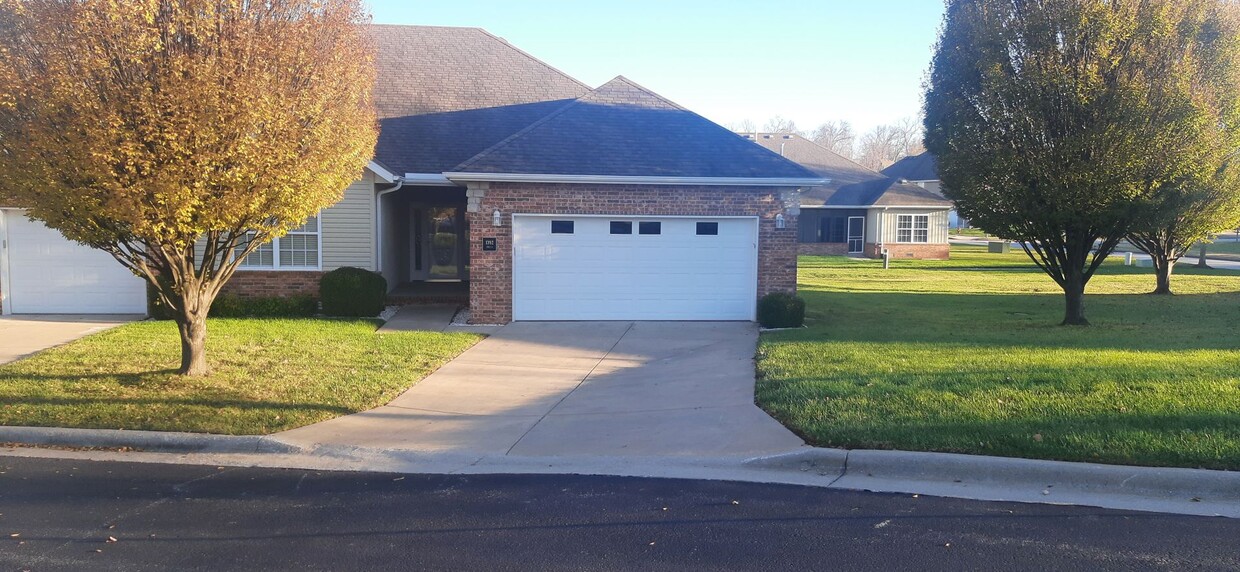 Primary Photo - 2 bedroom, 2 bathroom condo in 55+ communi...
