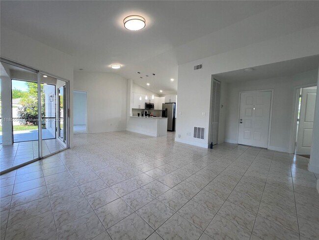 Foto del edificio - 12004 NW 13th St