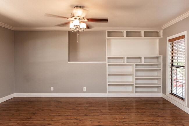Foto del edificio - Renting for 2026-2027   4 Bedroom/2 Bath T...